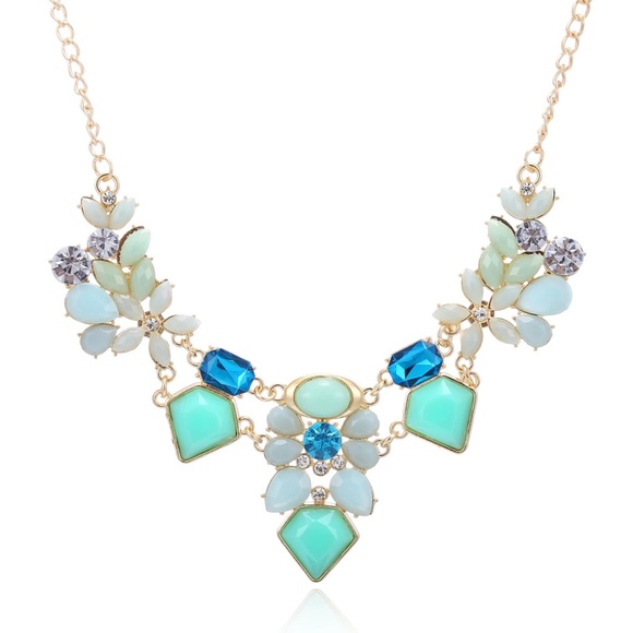 LiveChicStyle Jewelry - Beautiful Blue Statement Necklace, NEW